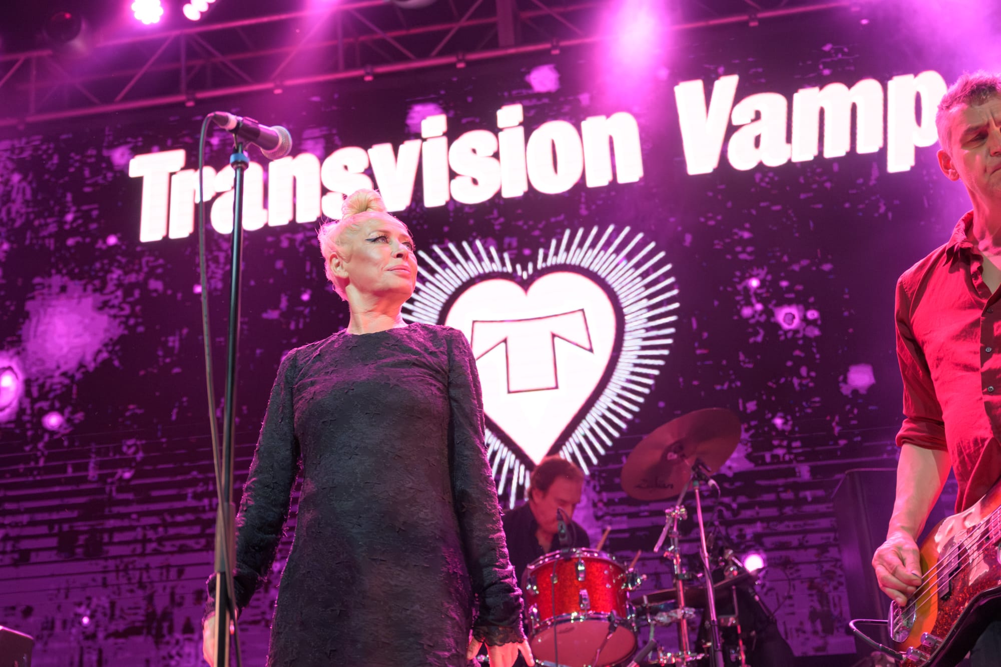 Audience at a Transvision Vamp concert